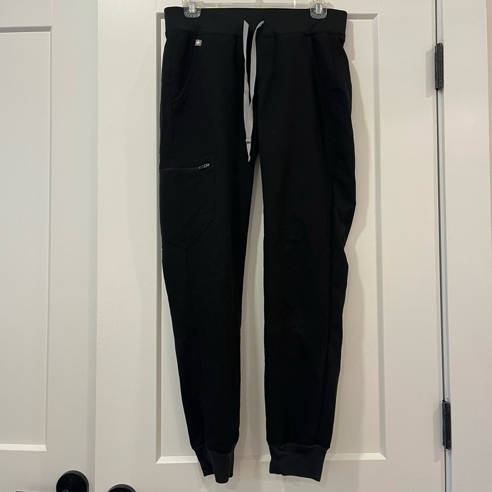 FIGS Zamora scrub joggers